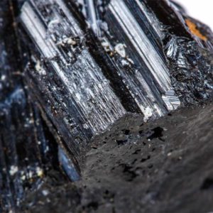 pierre tourmaline noire histoire