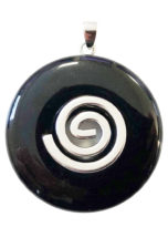 pendentif-agate-noire-pi-chinois-donut-spirale-argentee-40mm