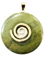 pendentif-epidote-pi-chinois-donut-spirale-doree-40mm