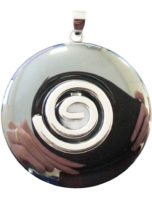 pendentif-hematite-pi-chinois-donut-spirale-argentee-40mm