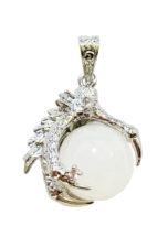 pendentif-jade-blanc-main-de-dragon-01