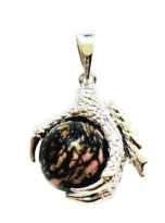 pendentif-rhodonite-main-de-dragon-02